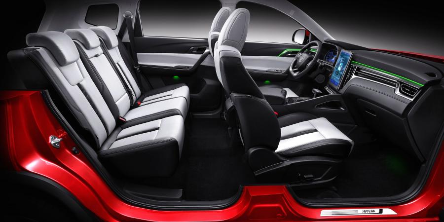Интерьер DongFeng Forthing T5 2019 года  (фото 3 из 24)